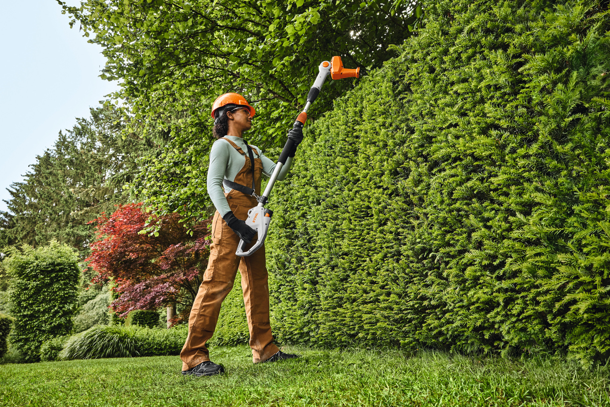 HLA 40 Battery Long-reach Hedge Trimmer Skin only