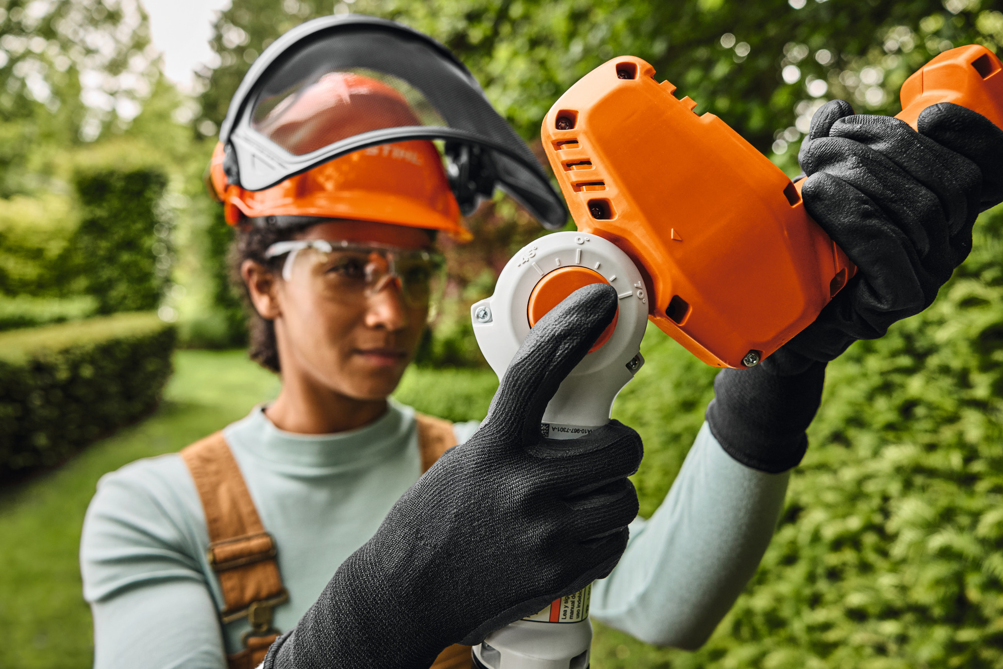 HLA 40 Battery Long-reach Hedge Trimmer Skin only