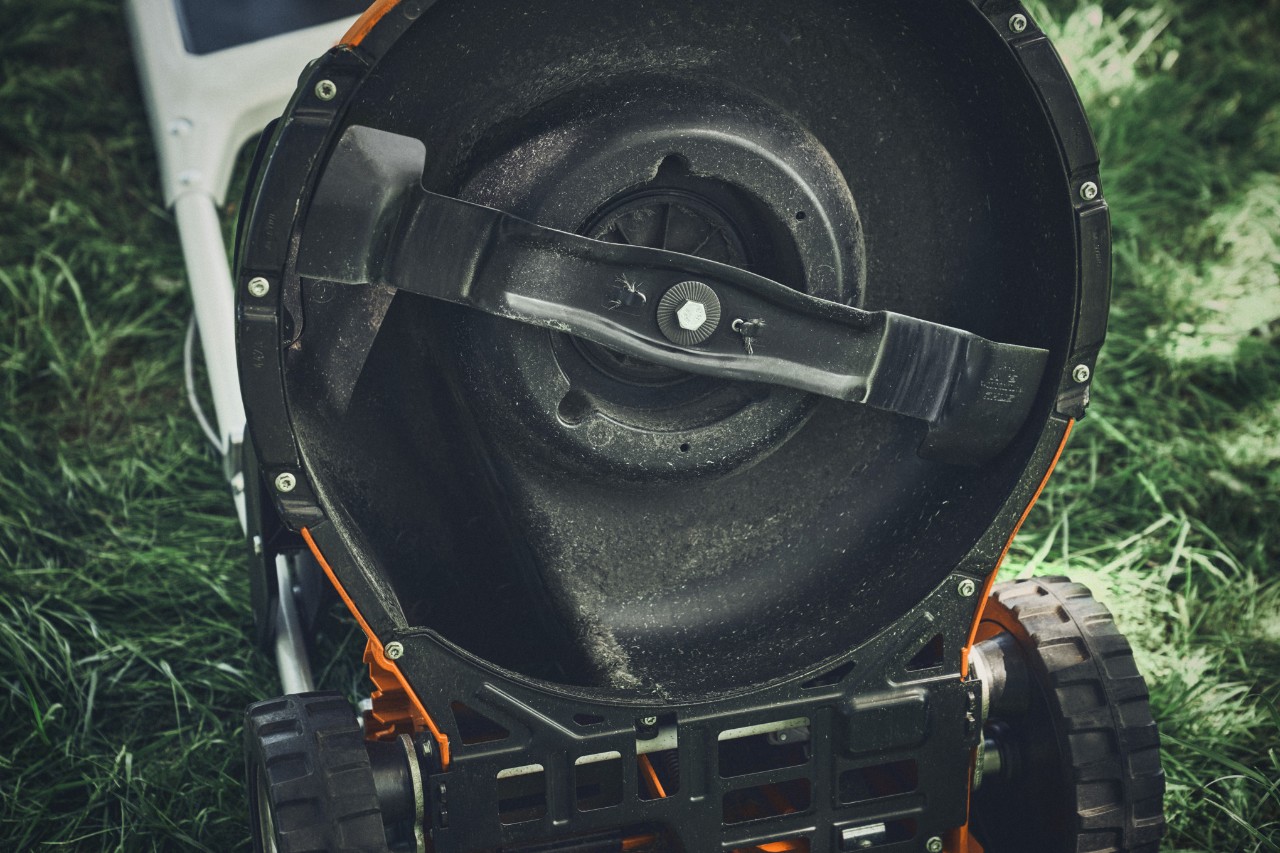Close-up of the battery lawn mower from below