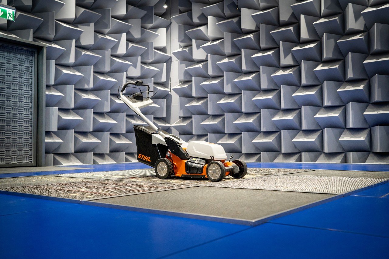The STIHL pro lawn mower in the sound measurement room