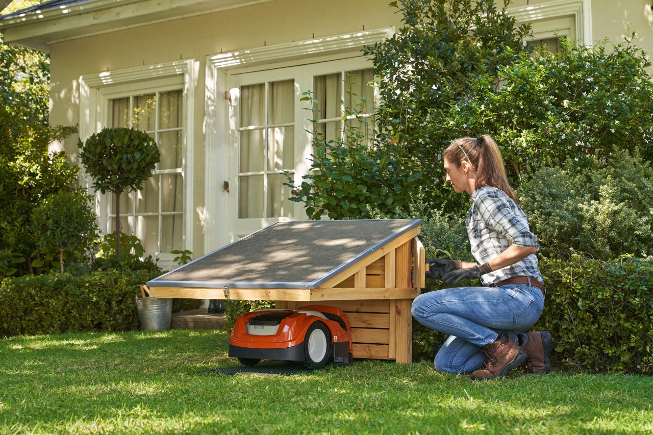 Our detailed instructions show you how to build a robot mower garage from wood.