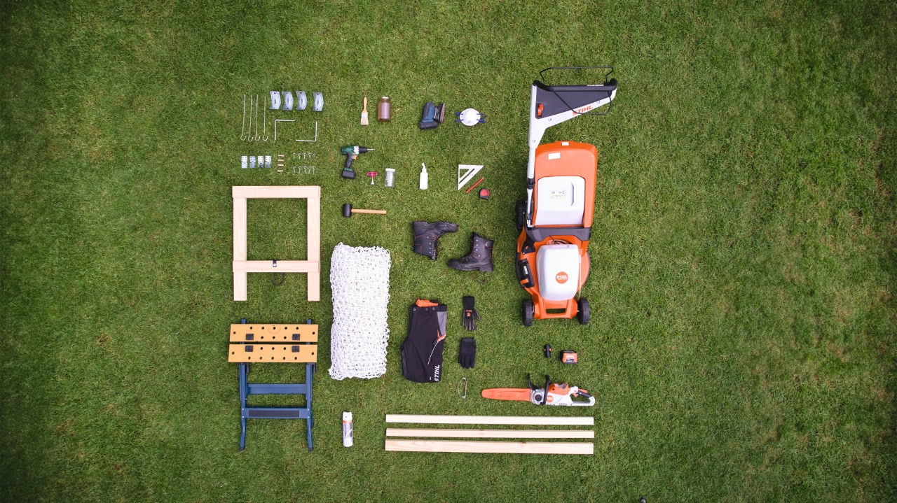 Bird’s-eye view of the materials and equipment needed to build a football goal.