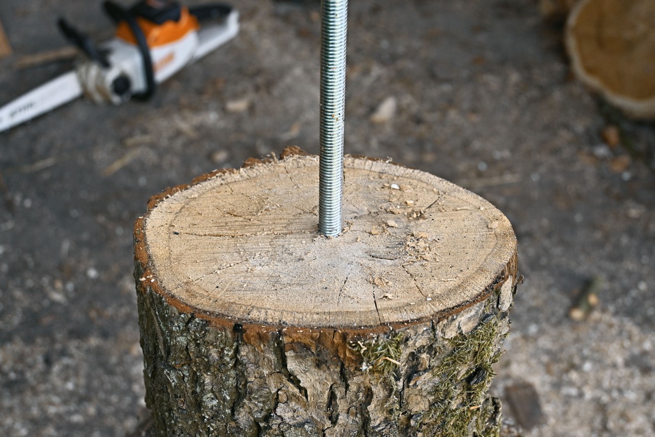 Close-up: drilling a threaded bar into a tree section