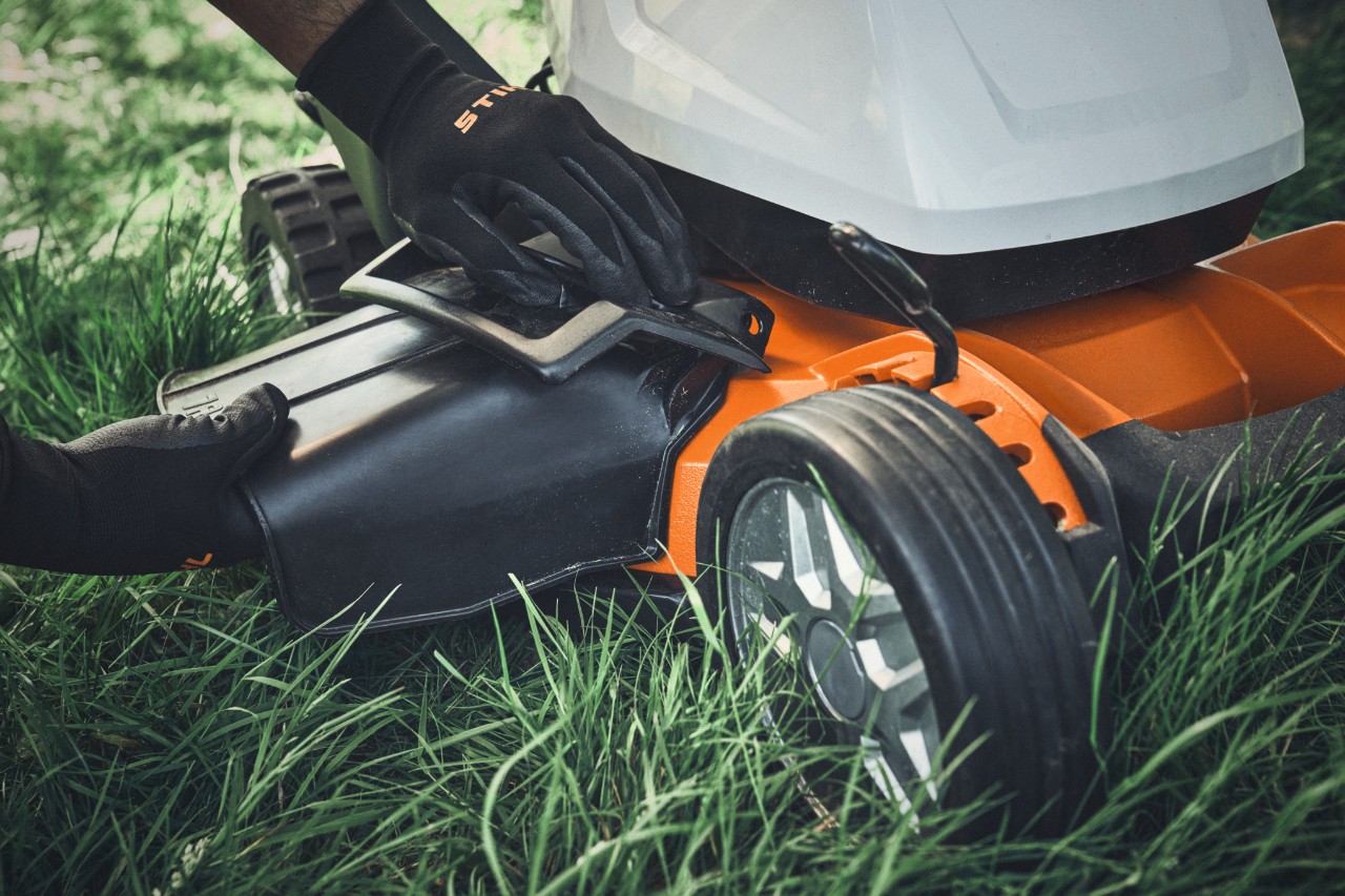 STIHL RMA 765 V Battery Lawn Mower - mulching setting