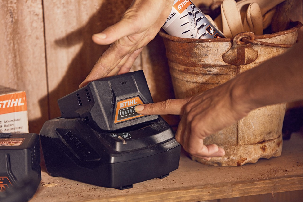 Close-up on a battery STIHL AK 10 / STIHL AK 20 plugged into standard charger STIHL AL 101