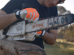 Chainsaw safety tips - check chainsaw